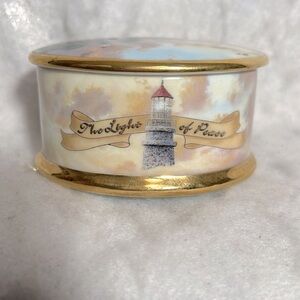Thomas Kinkade Lighthouse Guiding Lights Music Box Collection With Gold Accents
